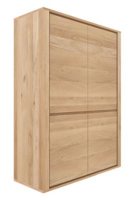 Ethnicraft Shadow Hochschrank aus Eiche: Moderner Schrank mit vier Türen und natürlicher Holzoptik.